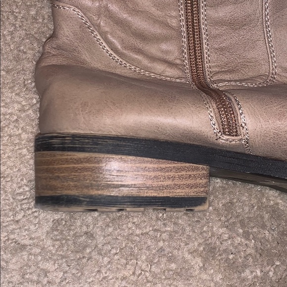 BOOTS - Picture 6 of 6